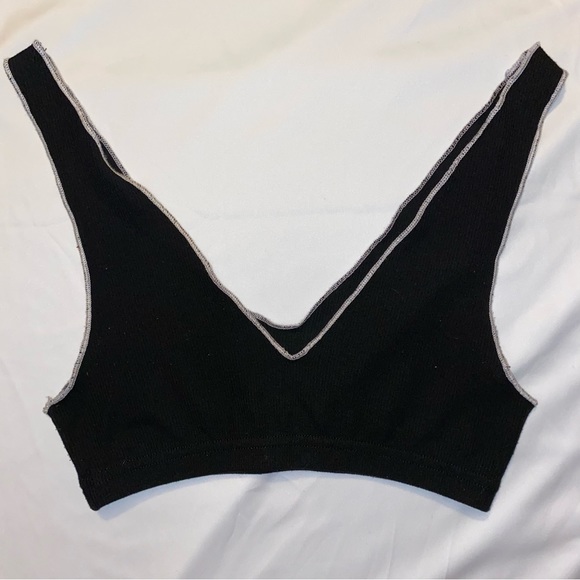 V-Neck Black Cropped Bra Top - Picture 3 of 3